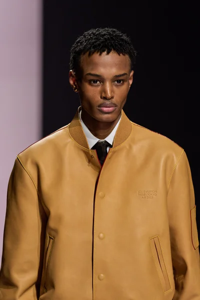 Look 32